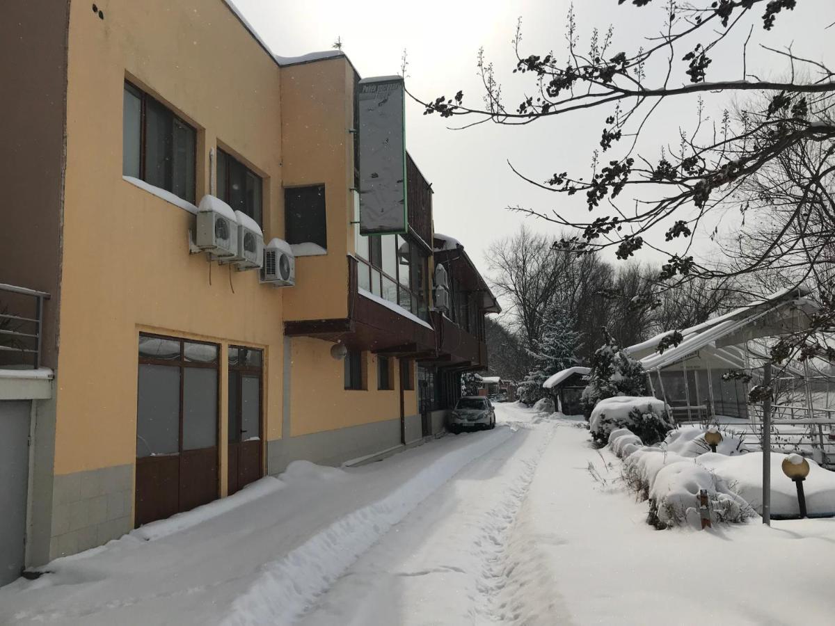 Family Hotel - Relax Ruse Zewnętrze zdjęcie